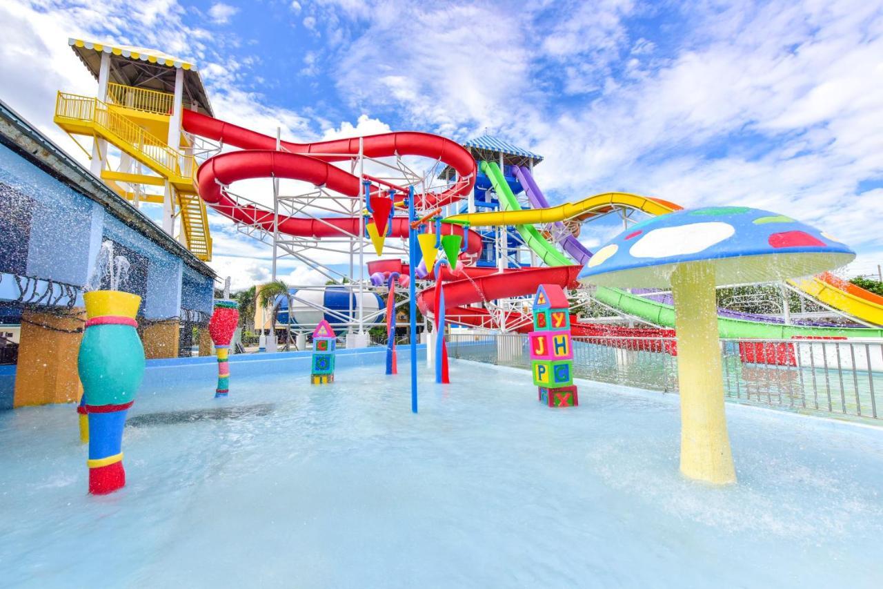 Eon Centennial Resort Hotel & Waterpark ايلويلو المظهر الخارجي الصورة
