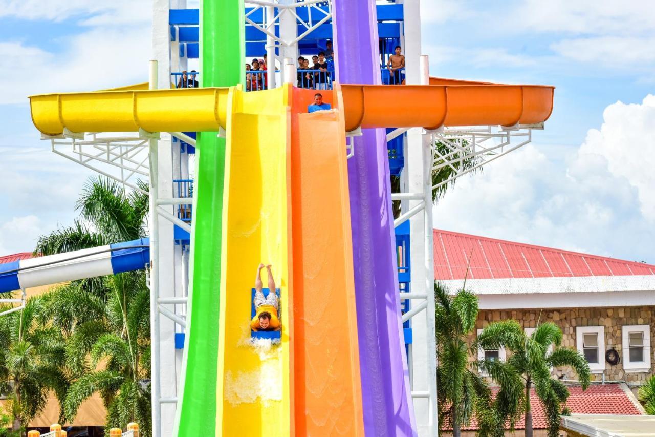 Eon Centennial Resort Hotel & Waterpark ايلويلو المظهر الخارجي الصورة