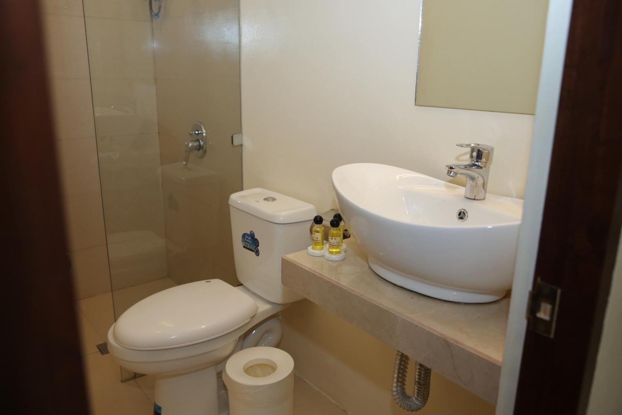 Eon Centennial Resort Hotel & Waterpark ايلويلو الغرفة الصورة